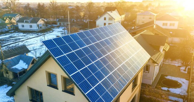 Kolektory słoneczne czy panele fotowoltaiczne? Co wybrać?